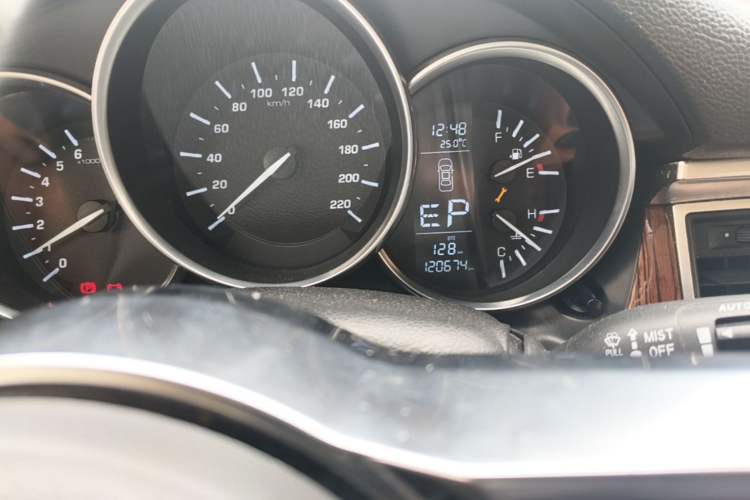 Used Zotye SR9 2017 2.0T Automatic Ultimate Light Edition Odometer Close Up