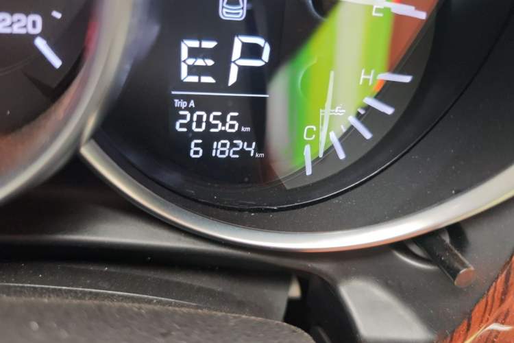 Used Zotye SR9 2017 2.0T Automatic Ultimate Light Edition Odometer Close Up