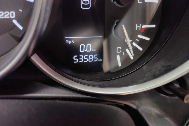 Used Zotye SR9 2017 2.0T Manual "Ultimate Light" Edition Odometer Close Up