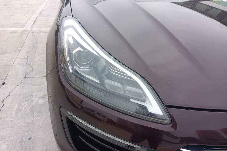 Used Zotye SR9 2017 2.0T Automatic Ultimate Edition Right Front Headlight