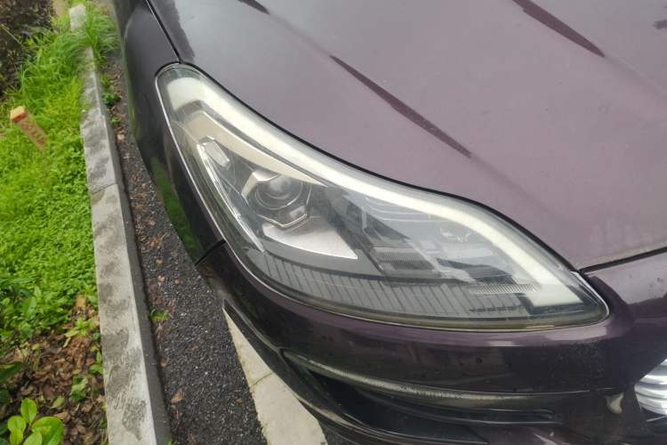 Used Zotye SR9 2017 2.0T Manual "Ultimate Heart" Edition Right Front Headlight