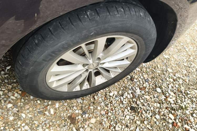 Used Zotye SR9 2017 2.0T Automatic Ultimate Light Edition Right Front Wheel Hub