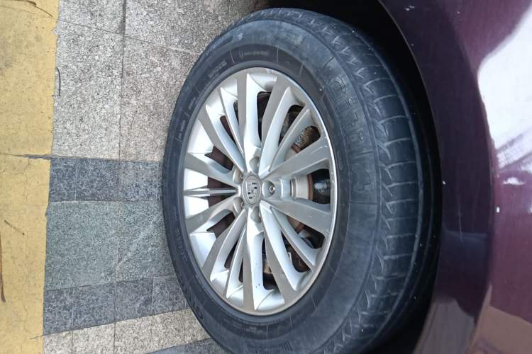 Used Zotye SR9 2017 2.0T Automatic Ultimate Edition Right Front Wheel Hub