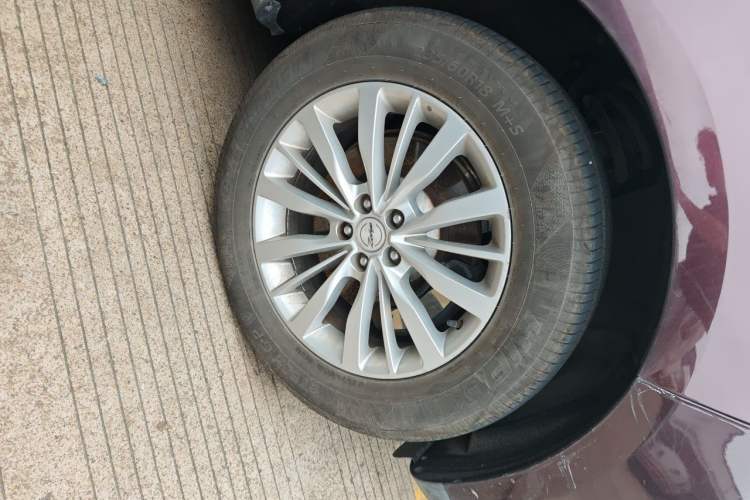 Used Zotye SR9 2017 2.0T Automatic Ultimate Light Edition Right Front Wheel Hub