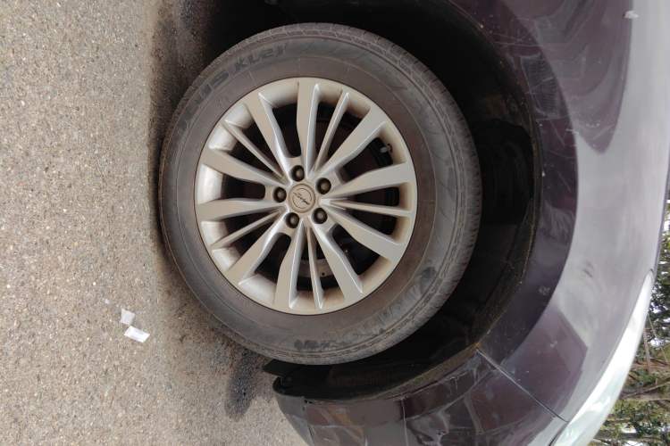 Used Zotye SR9 2017 2.0T Manual "Ultimate Light" Edition Right Front Wheel Hub