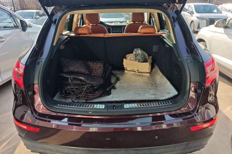 Used Zotye SR9 2017 2.0T Manual "Ultimate Light" Edition Trunk