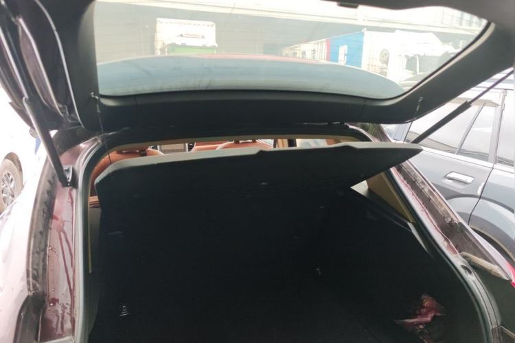 Used Zotye SR9 2017 2.0T Automatic Ultimate Light Edition Trunk