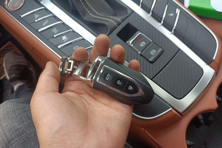 Used Zotye SR9 2017 2.0T Automatic Ultimate Edition Vehicle Key