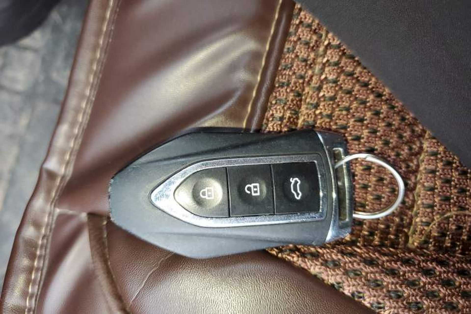 Used Zotye SR9 2017 2.0T Automatic Ultimate Road Edition Vehicle Key