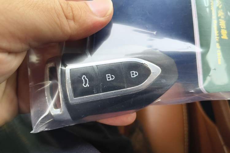 Used Zotye SR9 2017 2.0T Automatic Ultimate Light Edition Vehicle Key