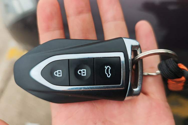 Used Zotye SR9 2017 2.0T Automatic Ultimate Light Edition Vehicle Key
