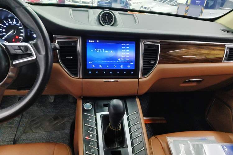 Used Zotye SR9 2017 2.0T Manual "Ultimate Heart" Edition Audio And AC Panel