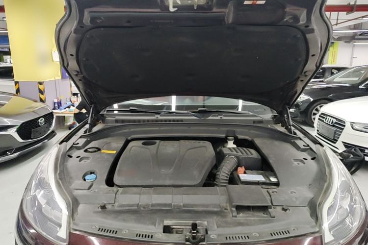 Used Zotye SR9 2017 2.0T Manual "Ultimate Heart" Edition Engine Bay