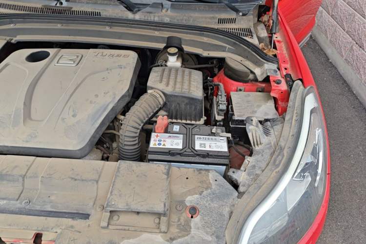 Used Zotye SR9 2017 2.0T Manual "Ultimate Heart" Edition Engine Bay Left