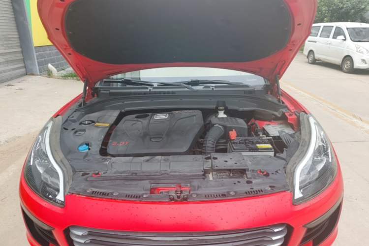 Used Zotye SR9 2017 2.0T Manual "Ultimate Heart" Edition Engine Bay