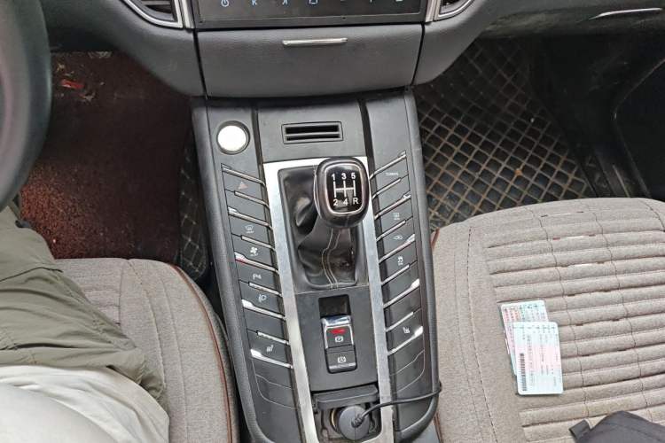 Used Zotye SR9 2017 2.0T Manual "Ultimate Heart" Edition Gear Lever