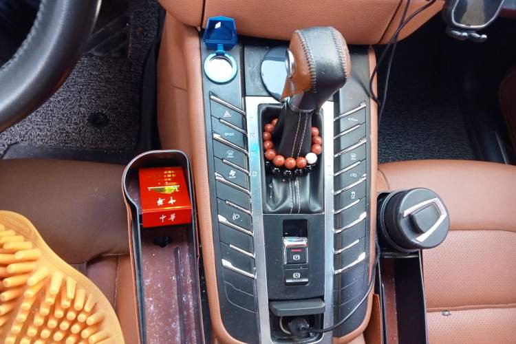 Used Zotye SR9 2017 2.0T Automatic Ultimate Road Edition Gear Lever