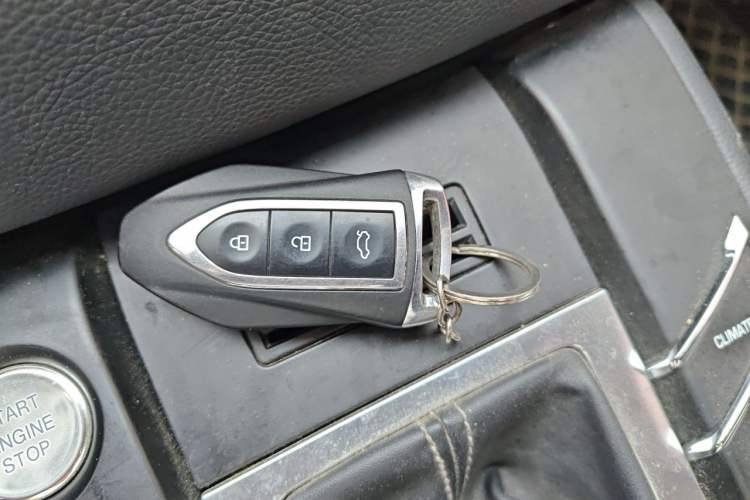 Used Zotye SR9 2017 2.0T Manual "Ultimate Heart" Edition Interior 1