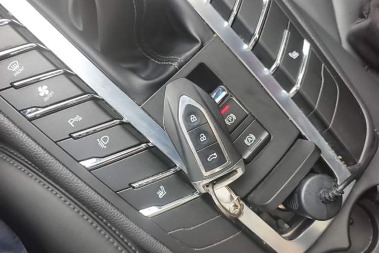 Used Zotye SR9 2017 2.0T Manual "Ultimate Heart" Edition Interior 1