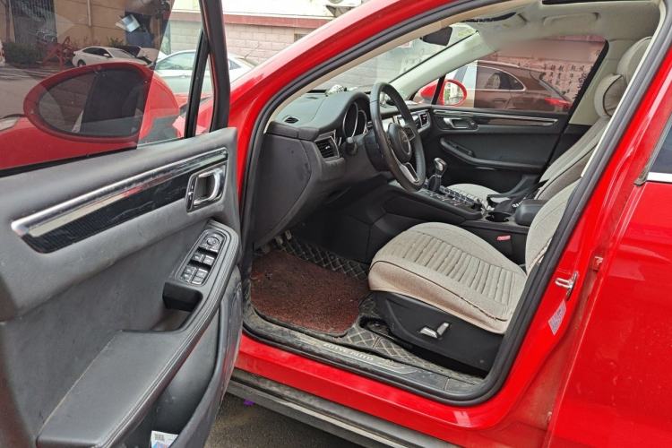 Used Zotye SR9 2017 2.0T Manual "Ultimate Heart" Edition Interior 3