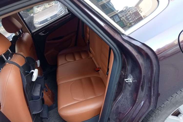 Used Zotye SR9 2017 2.0T Automatic Ultimate Road Edition Left Rear Seat