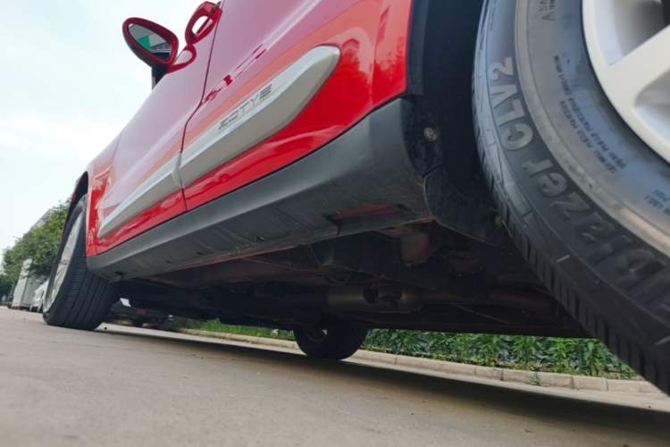 Used Zotye SR9 2017 2.0T Manual "Ultimate Heart" Edition Left Side Sill