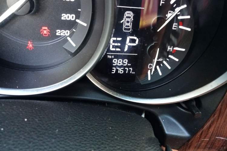Used Zotye SR9 2017 2.0T Automatic Ultimate Road Edition Odometer Close Up