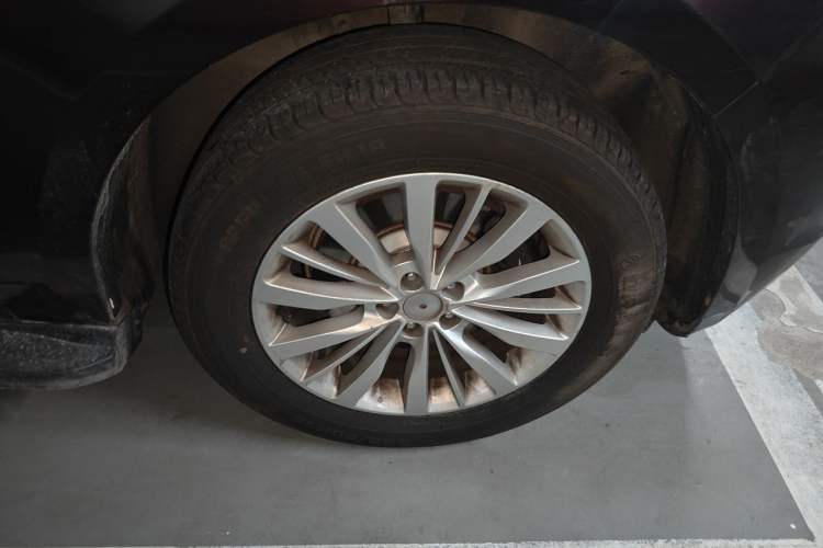 Used Zotye SR9 2017 2.0T Automatic Ultimate Dream Edition Right Front Wheel Hub