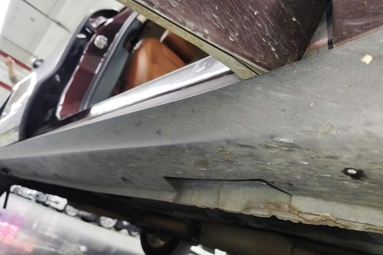 Used Zotye SR9 2017 2.0T Manual "Ultimate Heart" Edition Right Side Sill