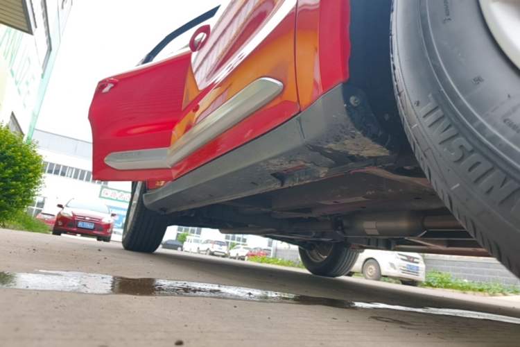Used Zotye SR9 2017 2.0T Manual "Ultimate Heart" Edition Right Side Sill
