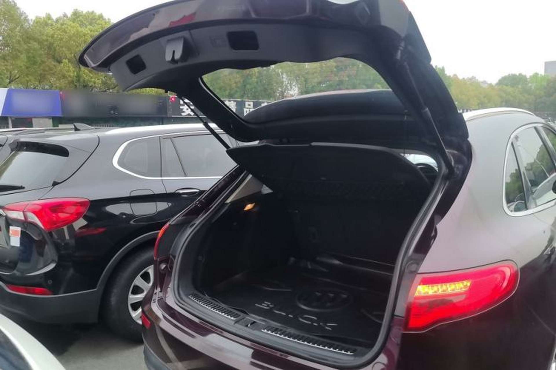 Used Zotye SR9 2017 2.0T Automatic Ultimate Light Edition Trunk