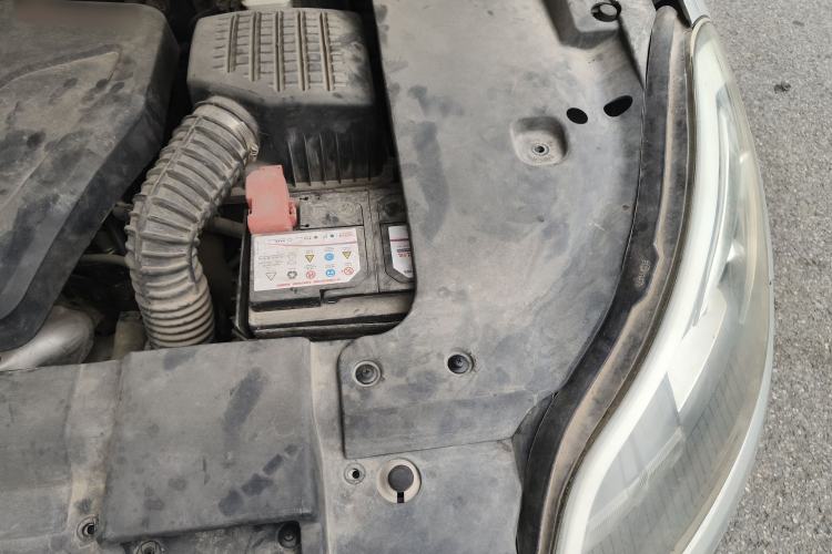 Used Zotye SR9 2017 2.0T Automatic Ultimate Light Edition Engine Bay Left