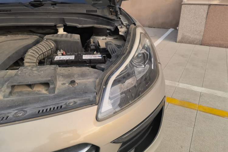 Used Zotye SR9 2017 2.0T Automatic Ultimate Dream Edition Engine Bay Left