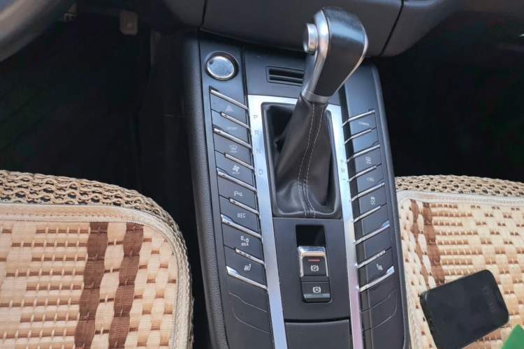 Used Zotye SR9 2017 2.0T Automatic Ultimate Dream Edition Gear Lever