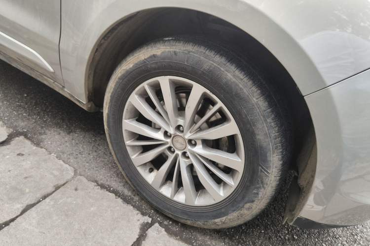 Used Zotye SR9 2017 2.0T Automatic Ultimate Light Edition Right Front Wheel Hub