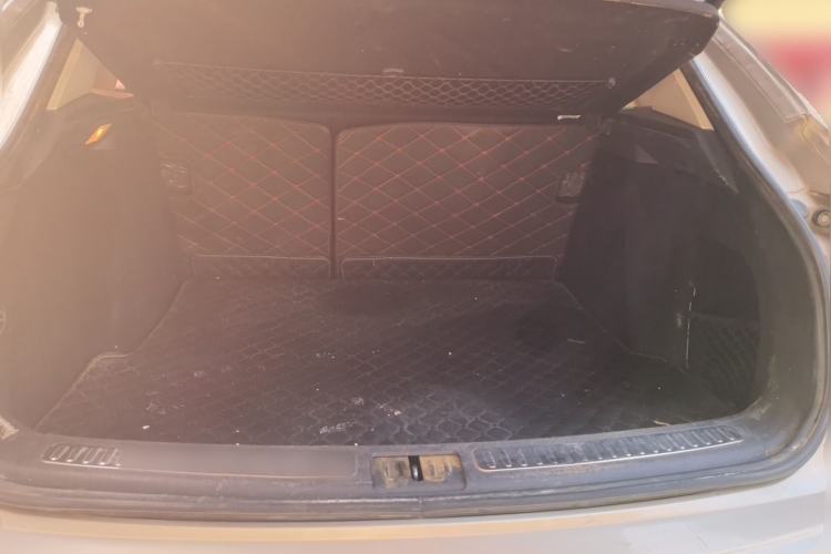 Used Zotye SR9 2017 2.0T Automatic Ultimate Dream Edition Trunk
