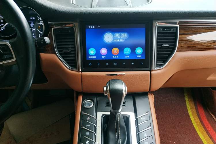 Used Zotye SR9 2017 2.0T Automatic Ultimate Road Edition Audio And AC Panel