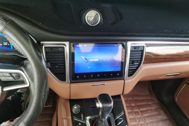 Used Zotye SR9 2017 2.0T Automatic Ultimate Dream Edition Audio And AC Panel