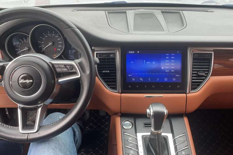 Used Zotye SR9 2017 2.0T Automatic Ultimate Road Edition Center Console