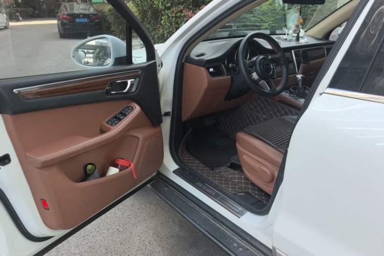 Used Zotye SR9 2017 2.0T Automatic Ultimate Road Edition Driver Seat