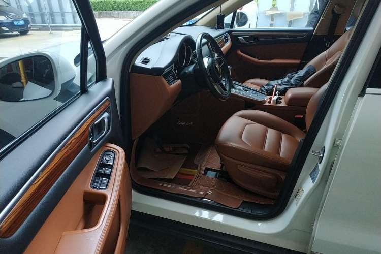 Used Zotye SR9 2017 2.0T Automatic Ultimate Road Edition Driver Seat