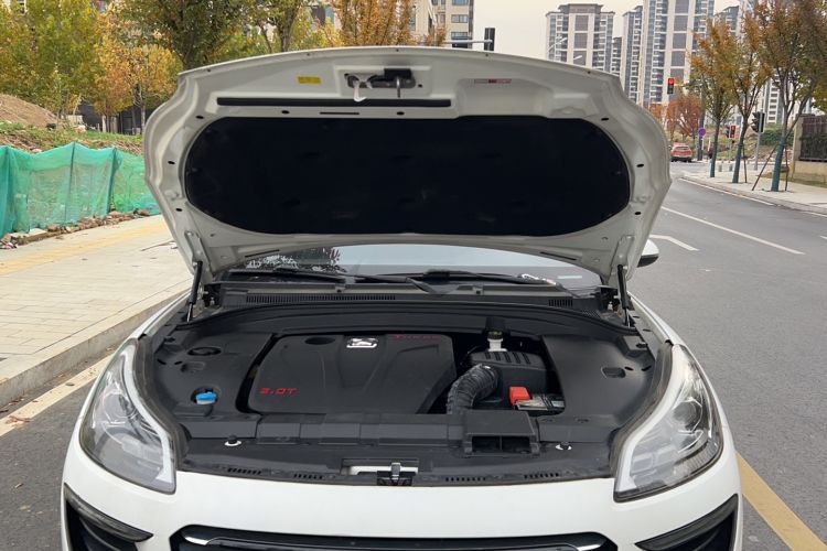 Used Zotye SR9 2017 2.0T Manual "Ultimate Road" Edition Engine Bay