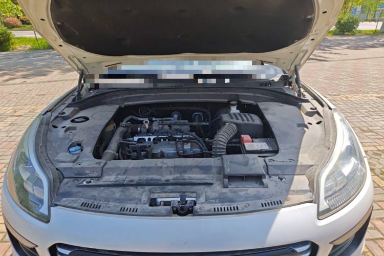 Used Zotye SR9 2017 2.0T Manual "Ultimate Light" Edition Engine Bay