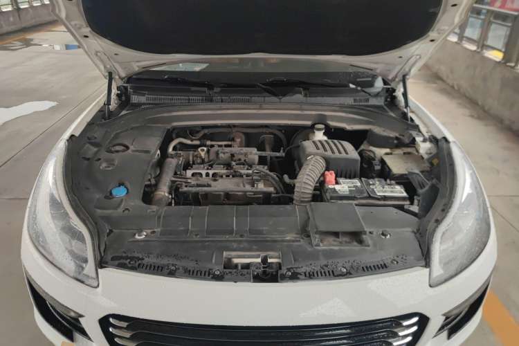 Used Zotye SR9 2017 2.0T Automatic Ultimate Edition Engine Bay
