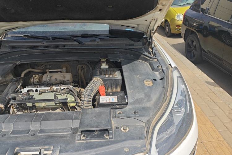 Used Zotye SR9 2017 2.0T Manual "Ultimate Heart" Edition Engine Bay Left