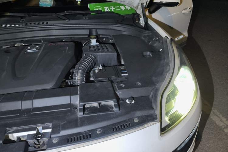 Used Zotye SR9 2017 2.0T Automatic Ultimate Edition Engine Bay Left