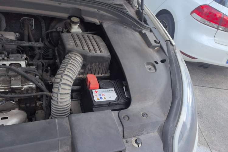 Used Zotye SR9 2017 2.0T Manual "Ultimate Road" Edition Engine Bay Left