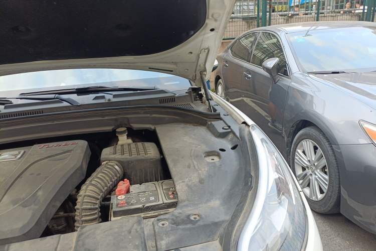 Used Zotye SR9 2017 2.0T Automatic Ultimate Edition Engine Bay Left
