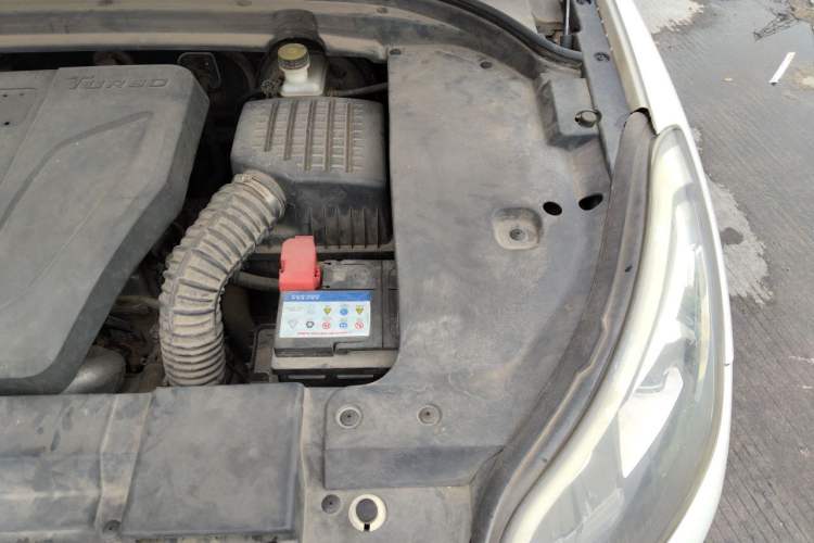 Used Zotye SR9 2017 2.0T Manual "Ultimate Road" Edition Engine Bay Left