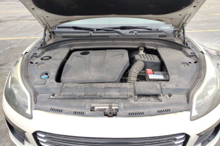 Used Zotye SR9 2017 2.0T Manual "Ultimate Road" Edition Engine Bay